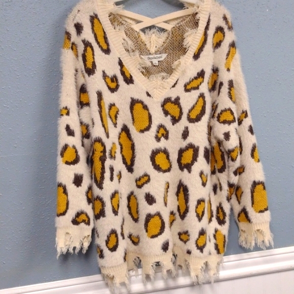 DAVI & DANI Sweaters - Davi & Dani Distressed women sweater size L